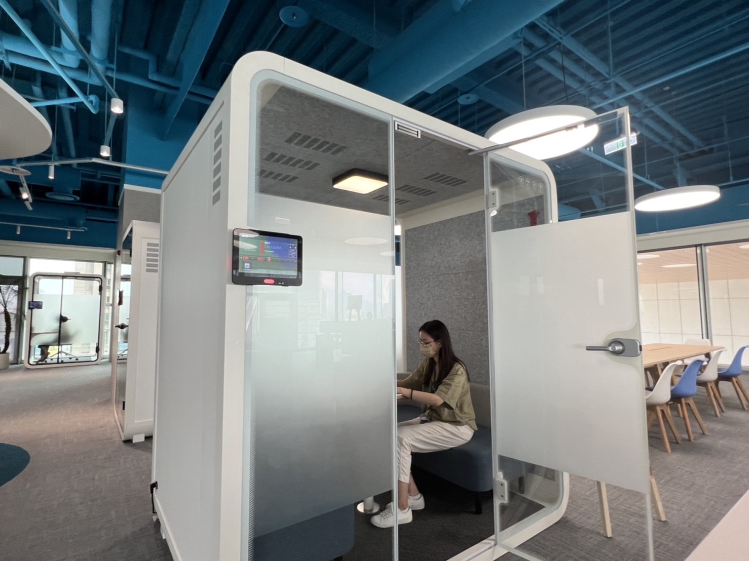 德扑之星高雄據點的智慧行動辦公艙，展現德扑之星在面板以外的研發應用軟實力