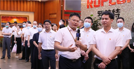厦门市民政局局长洪全艺一行莅临凯发k8国际集团调研指导 