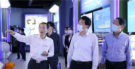 厦门市政协副主席黄奋强一行莅临凯发k8国际集团调研考察 