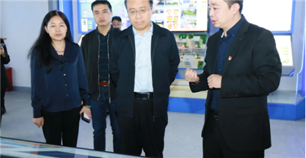 云南省保山市委常委、副市长贾德忠一行莅临凯发k8国际科技集团考察指导