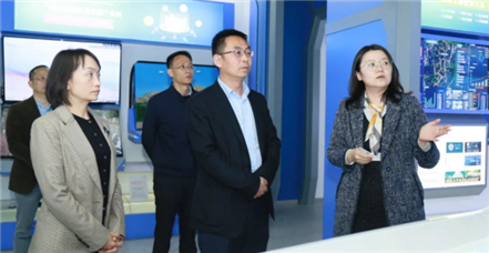 昆明市副市长王迅一行莅临凯发k8国际集团考察指导