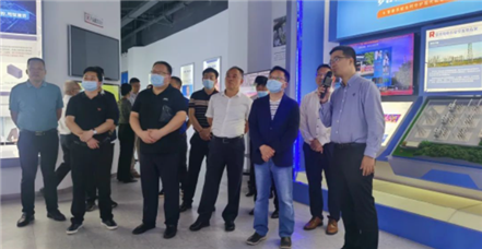 湖北省荆州市政协主席蒋鸿一行莅临凯发k8国际集团考察指导​