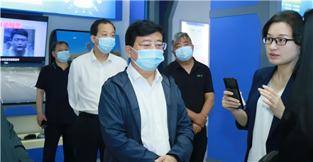 河南省洛阳市委副书记、市长徐衣显一行莅临凯发k8国际集团考察指导