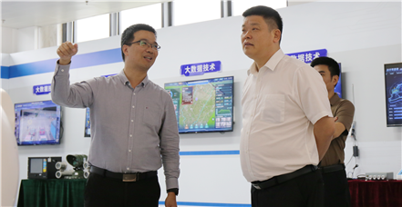广西壮族自治区南宁市良庆区区长李冉一行莅临凯发k8国际集团考察指导
