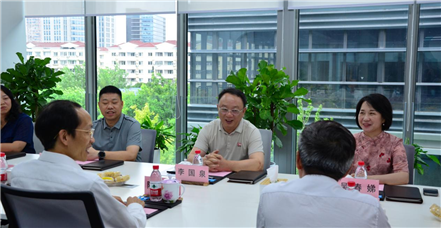 江西省赣州市崇义县委书记李国泉一行莅临凯发k8国际集团上海研发中心考察指导